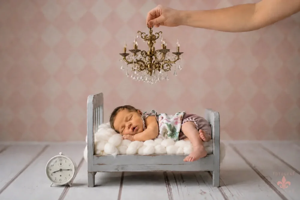 baby-im-bett-newborn