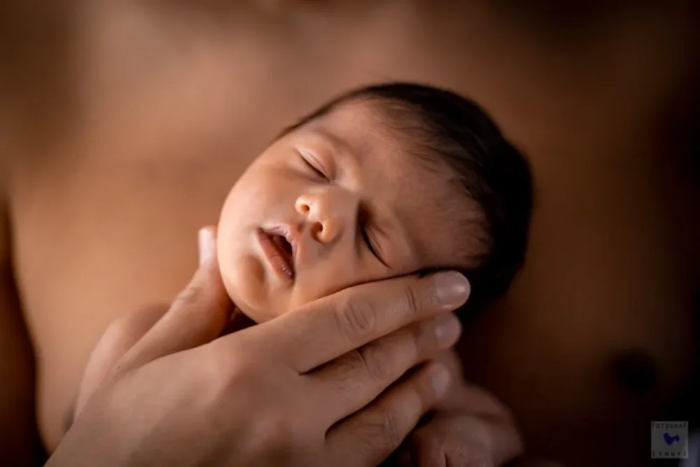 babyfotograf hanau baby entspannt im studio