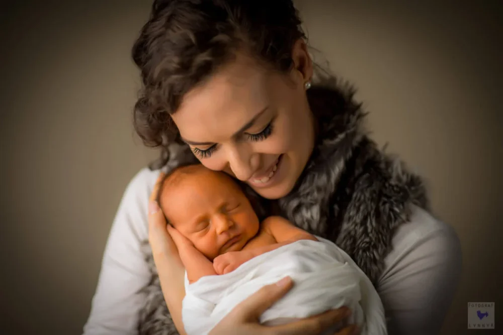 babyfotograf hanau lächelndes baby im studio